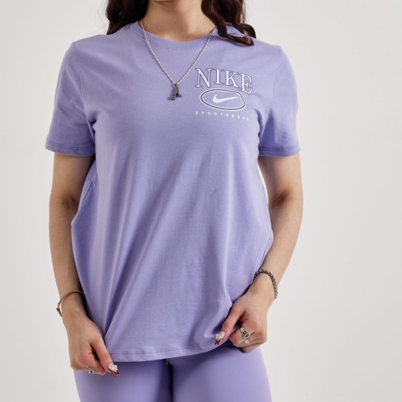 Nike Women's Short Sleeve Graphic Tee MEDIUM NEW - Picture 1 of 6